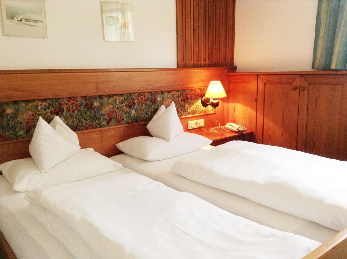 Hotel Gruenes Tuerl Bad Schallerbach Værelse billede
